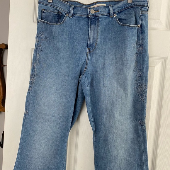 Robe - Picture 10 of 16